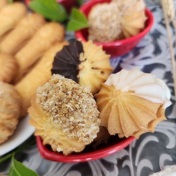 Petit four